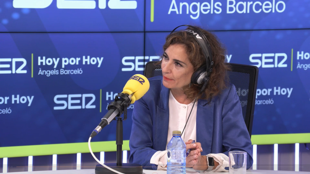 Àngels Barceló entrevista a María Jesús Montero en Hoy por Hoy | SER ...