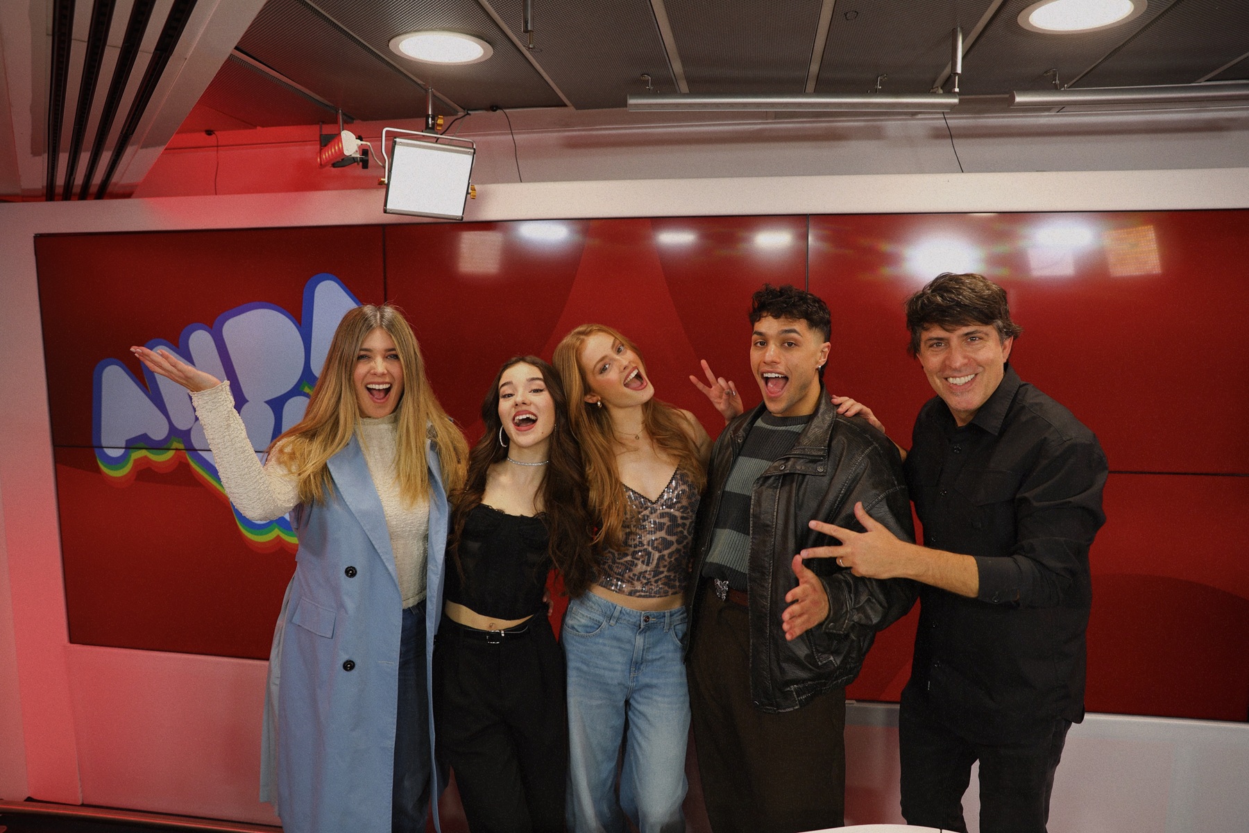 Cristina, Olivia y Tinho, finalistas de OT 2025, visitan Anda Ya